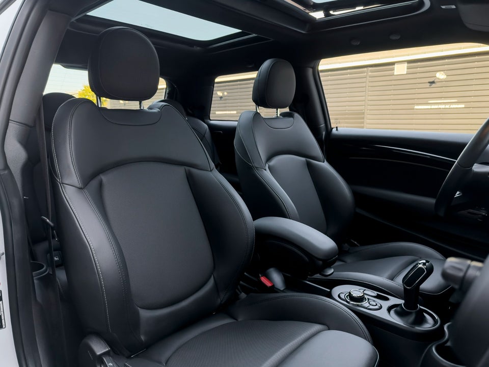 MINI Cooper SE Classic Trim 3d