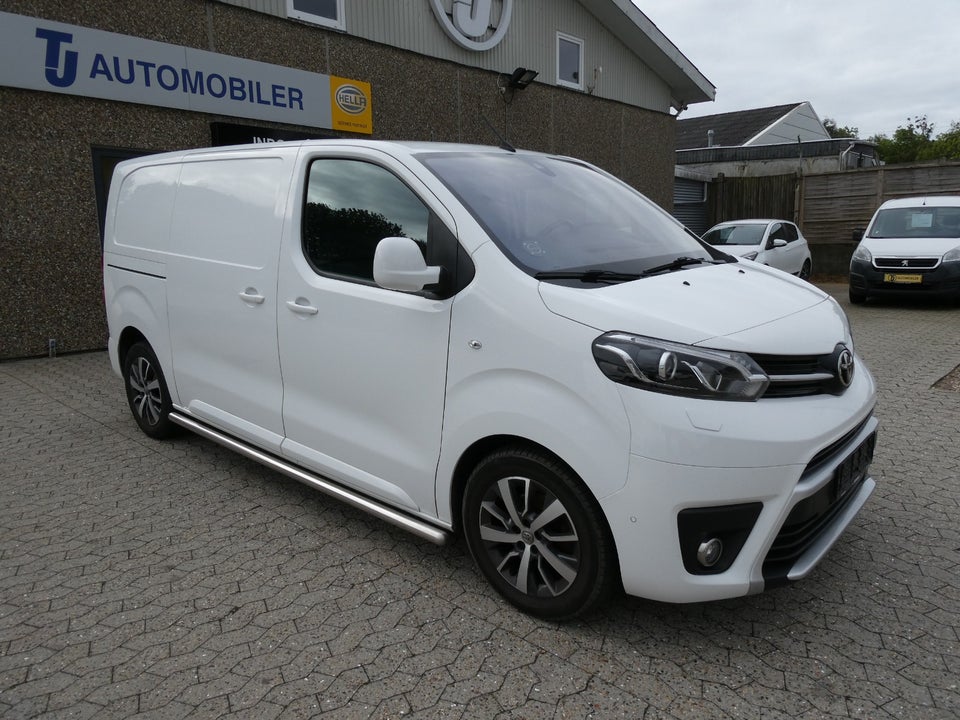 Toyota ProAce 2,0 D 177 Medium Comfort Master aut. 5d