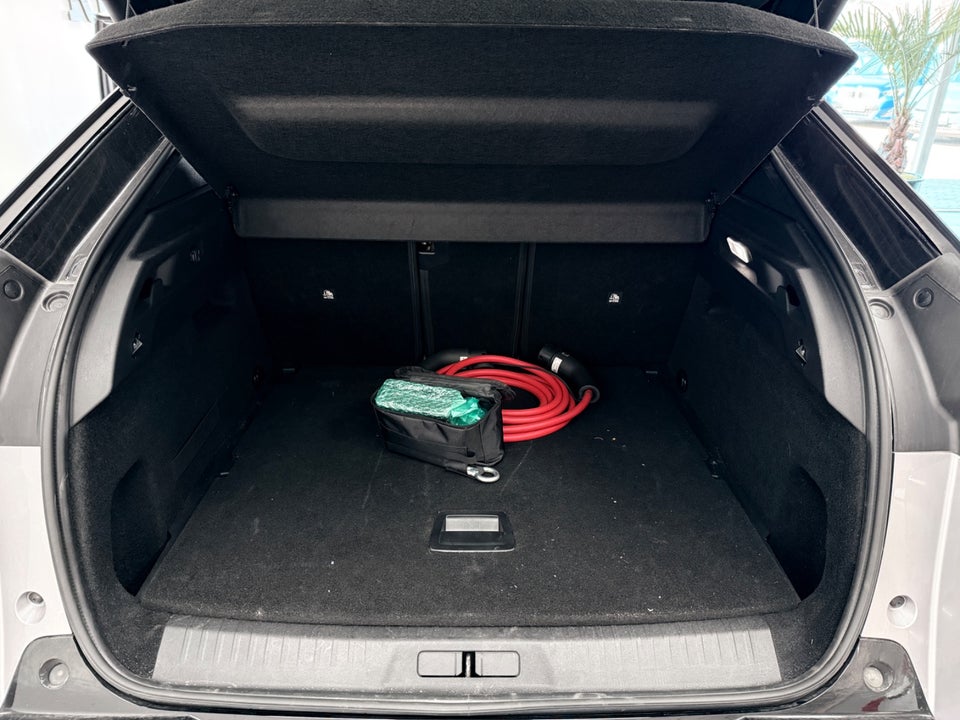 Peugeot e-3008 77 GT Pack 5d