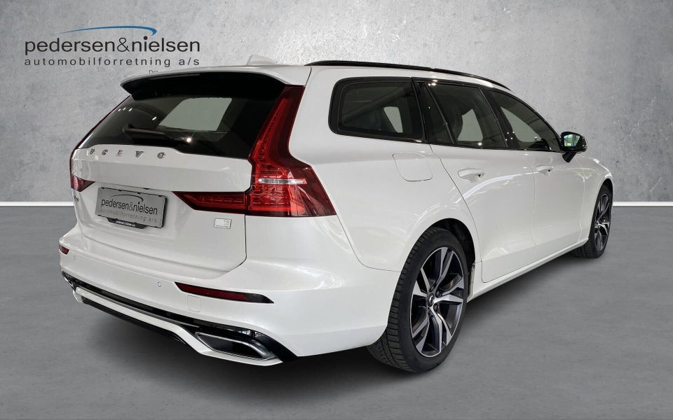 Volvo V60 2,0 T8 ReCharge R-Design aut. AWD 5d