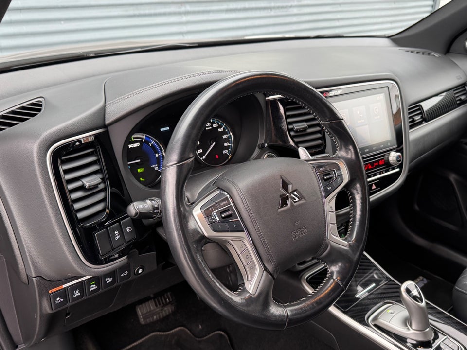 Mitsubishi Outlander 2,4 PHEV Instyle CVT 4WD 5d