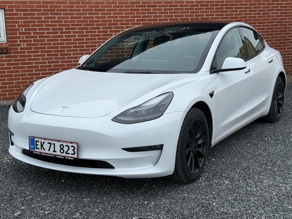 Tesla Model 3 Long Range AWD 4d