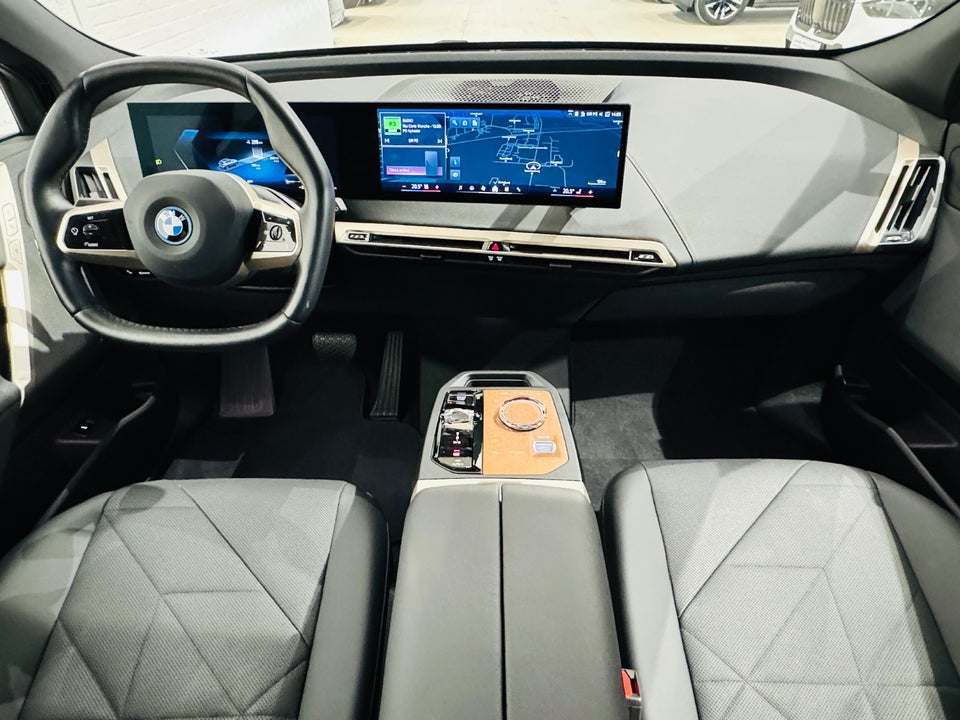 BMW iX xDrive40 Supercharged 5d
