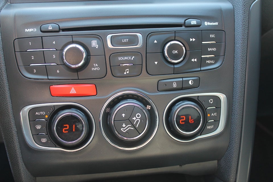 Citroën DS4 1,6 e-HDi 112 Style E6G 5d