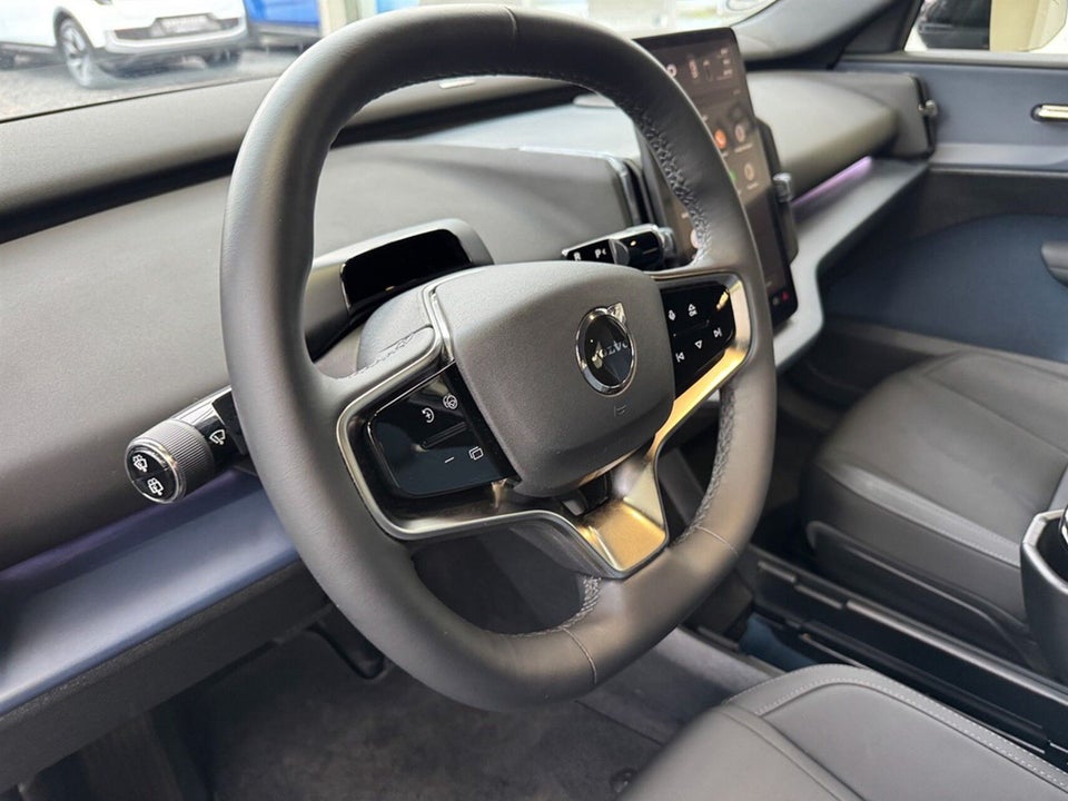 Volvo EX30 Extended Range Plus 5d