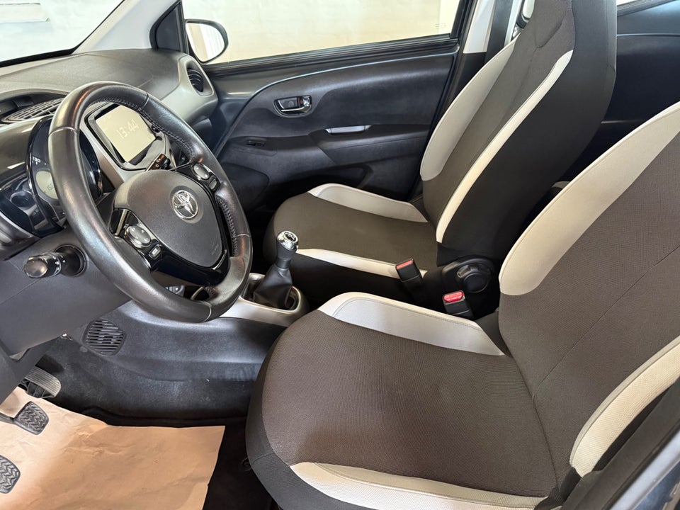 Toyota Aygo 1,0 VVT-i x-play 5d