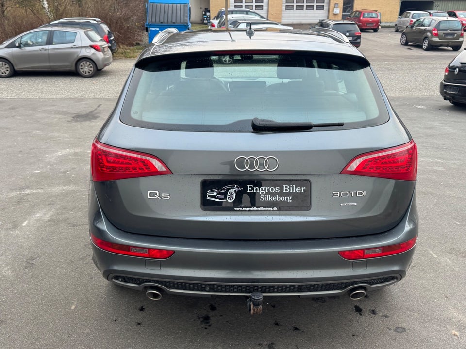 Audi Q5 3,0 TDi 240 S-line quattro S-tr. 5d