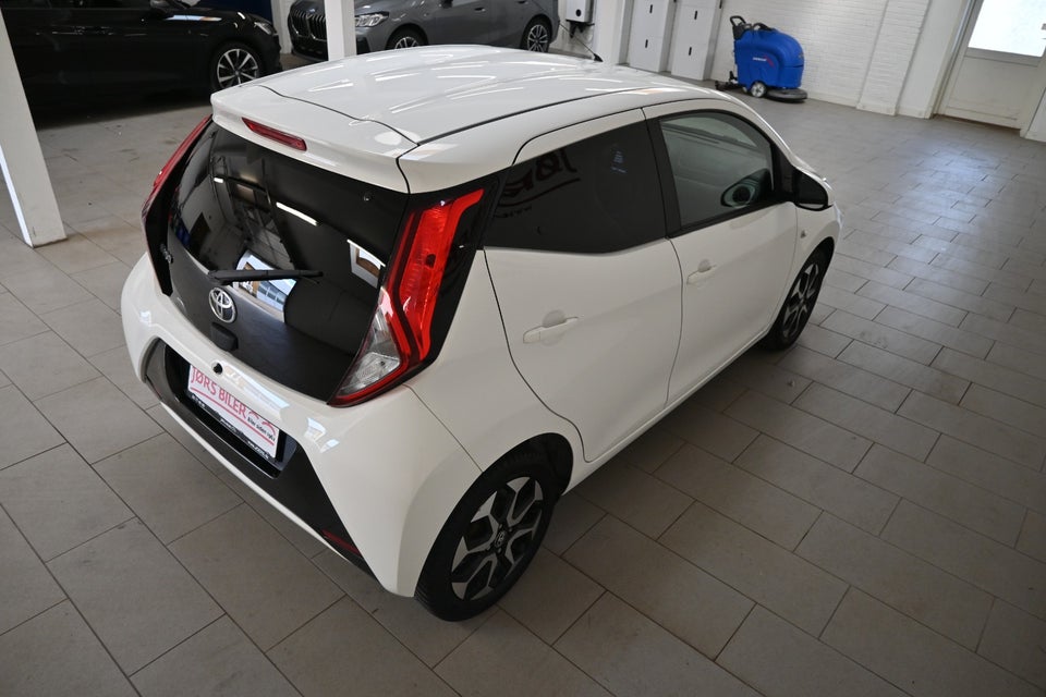 Toyota Aygo 1,0 VVT-i x-cellence Connect 5d