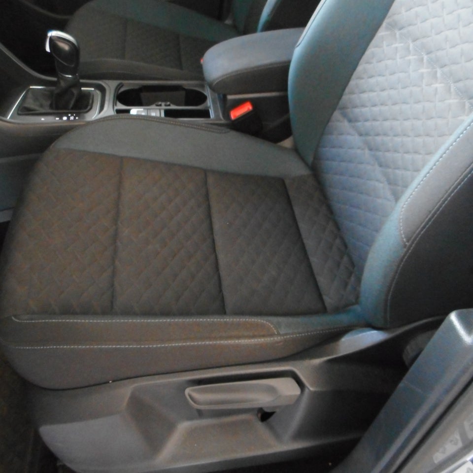VW Touran 1,6 TDi 115 IQ.Drive DSG 7prs 5d