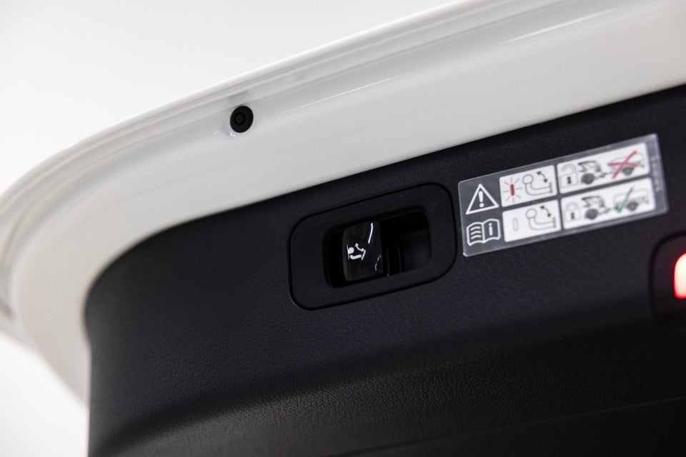 Mercedes C300 e 2,0 AMG Line stc. aut. 5d