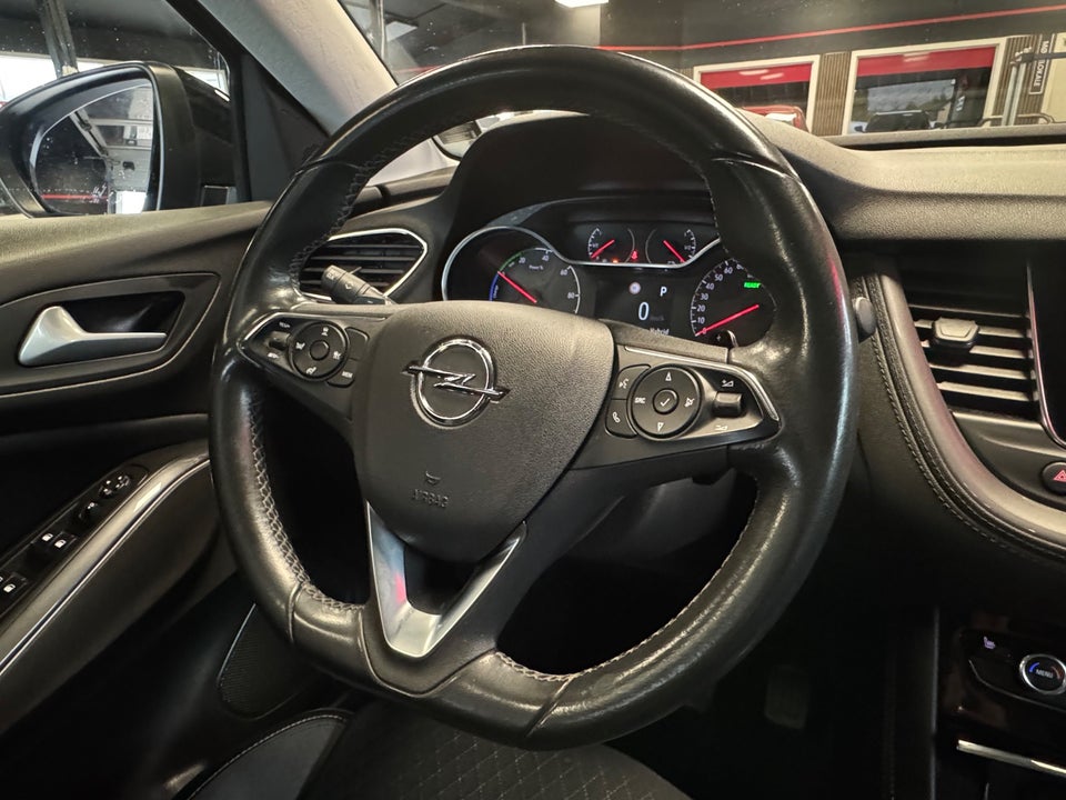 Opel Grandland X 1,6 Hybrid4 Ultimate aut. 5d
