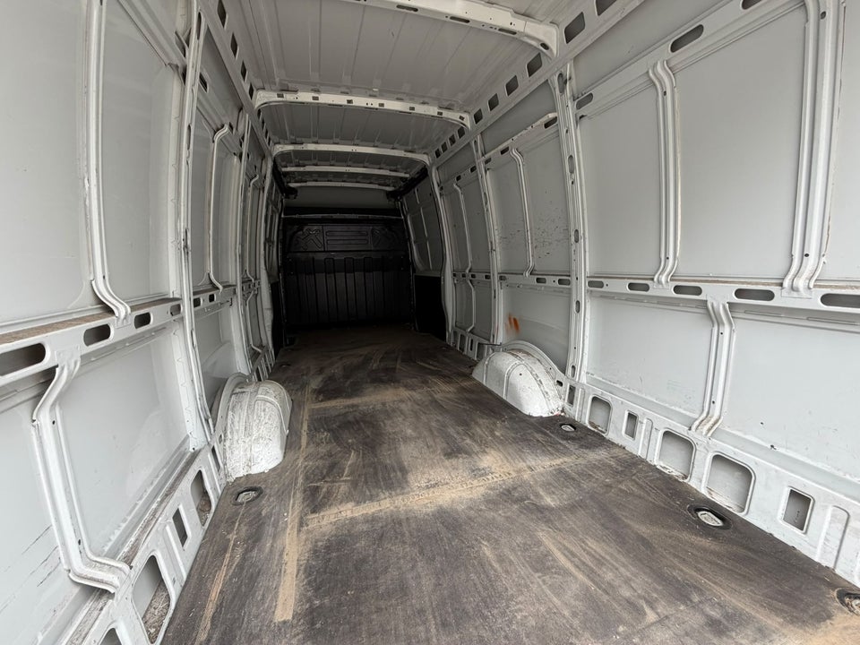 Iveco Daily 2,3 35S16 16m³ Van AG8
