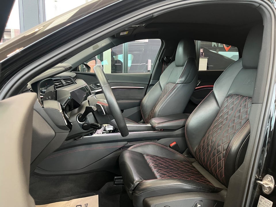 Audi Q8 e-tron 55 S-line Black Edition Sportback quattro 5d