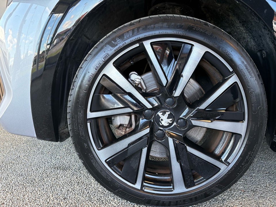 Peugeot e-208 50 GT 5d