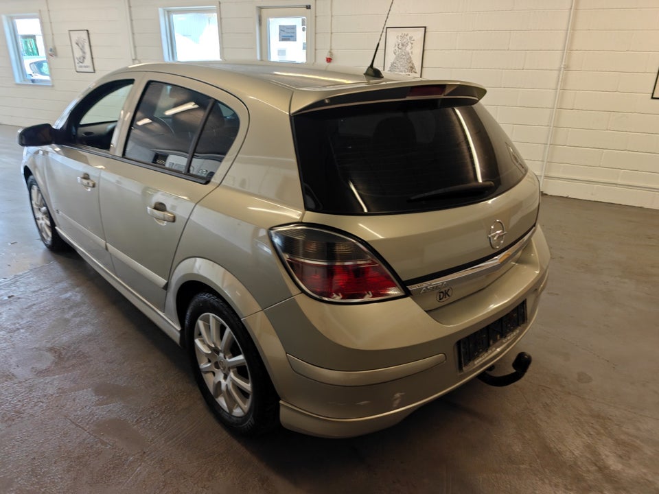 Opel Astra 1,4 16V Enjoy 5d