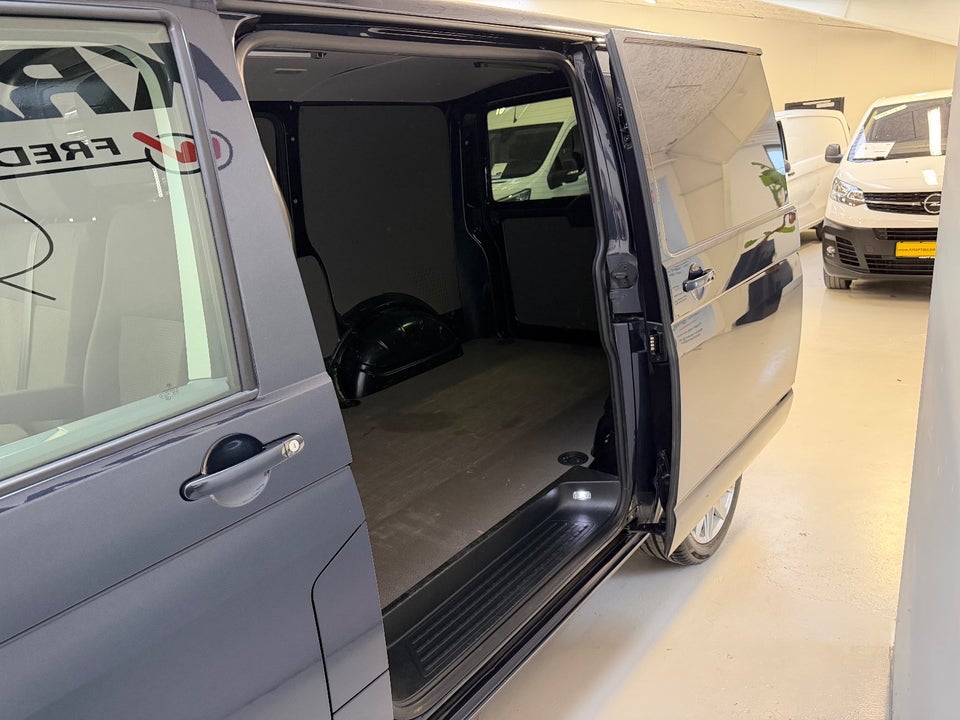 VW Transporter 2,0 TDi 199 Kassevogn DSG kort
