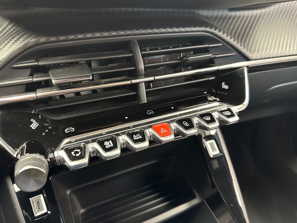 Peugeot 2008 1,2 PureTech 100 Active 5d