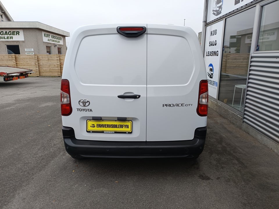Toyota ProAce City 1,5 D 102 Medium Comfort 4d