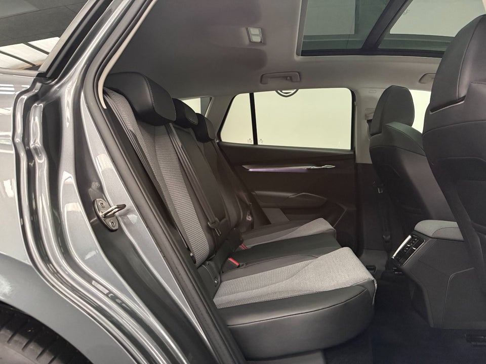 Skoda Enyaq 60 iV Loft 5d