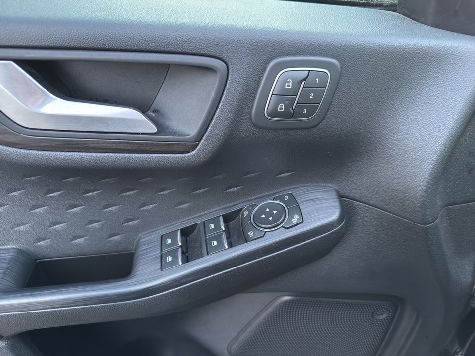 Ford Kuga 2,5 PHEV Vignale CVT 5d