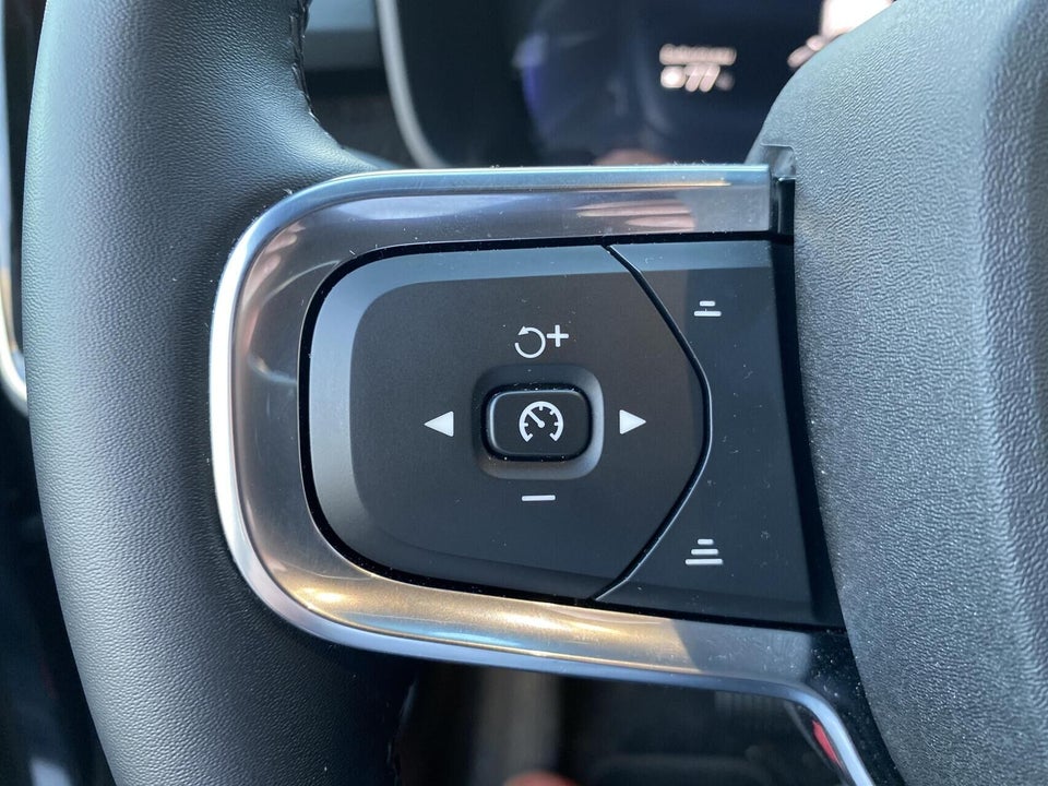 Volvo EX40 Extended Range Plus 5d