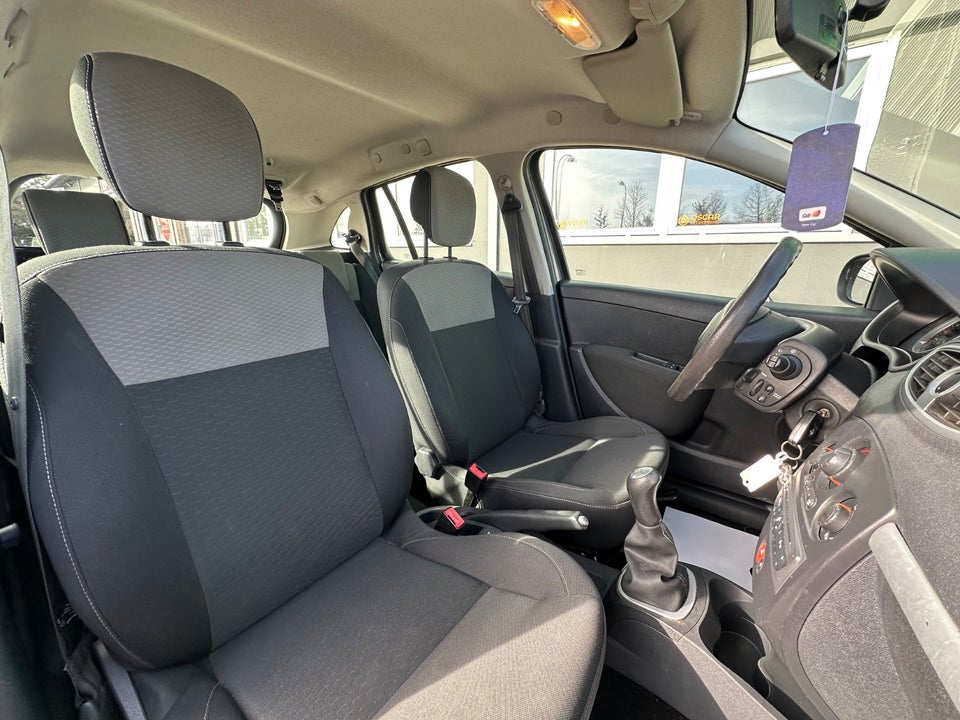 Renault Clio III 1,2 16V Authentique Sport Tourer 5d