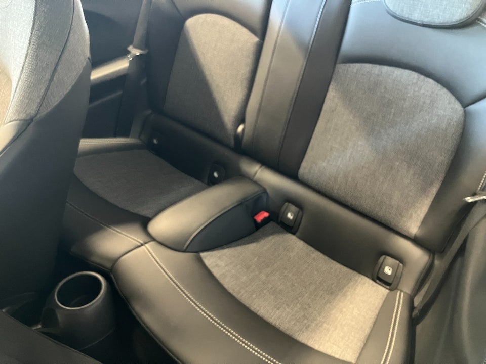 MINI Cooper SE Essential 3d