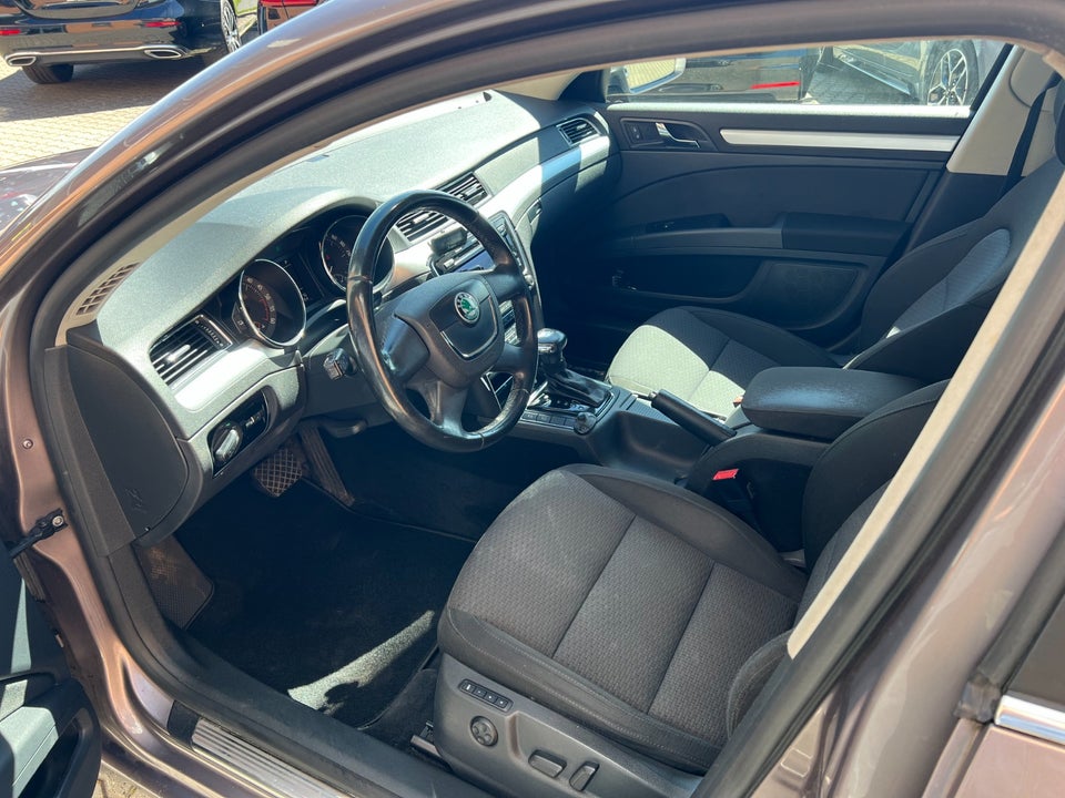 Skoda Superb 2,0 TDi 140 Elegance Combi DSG 5d