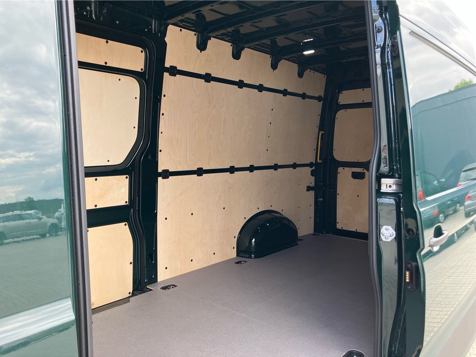 VW Crafter 35 2,0 TDi 177 Kassevogn L4H3
