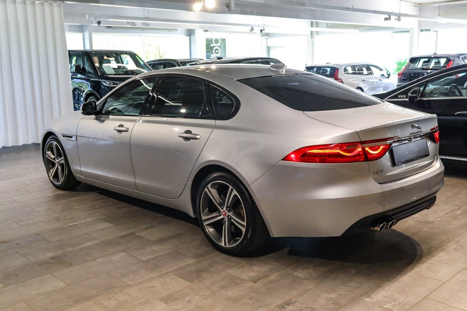 Jaguar XF 2,0 D180 Pure aut. 4d
