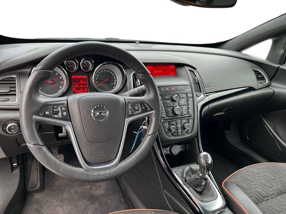 Opel Cascada 1,4 T 140 Cosmo 2d