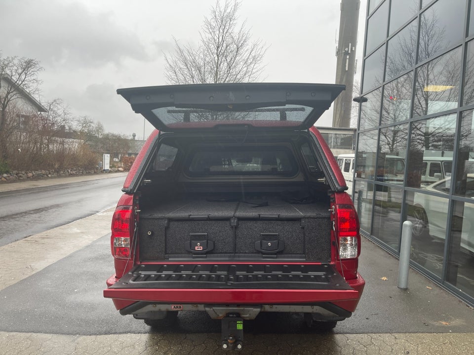 Toyota HiLux 2,4 D-4D 150 T3 Db.Kab 4x4 4d