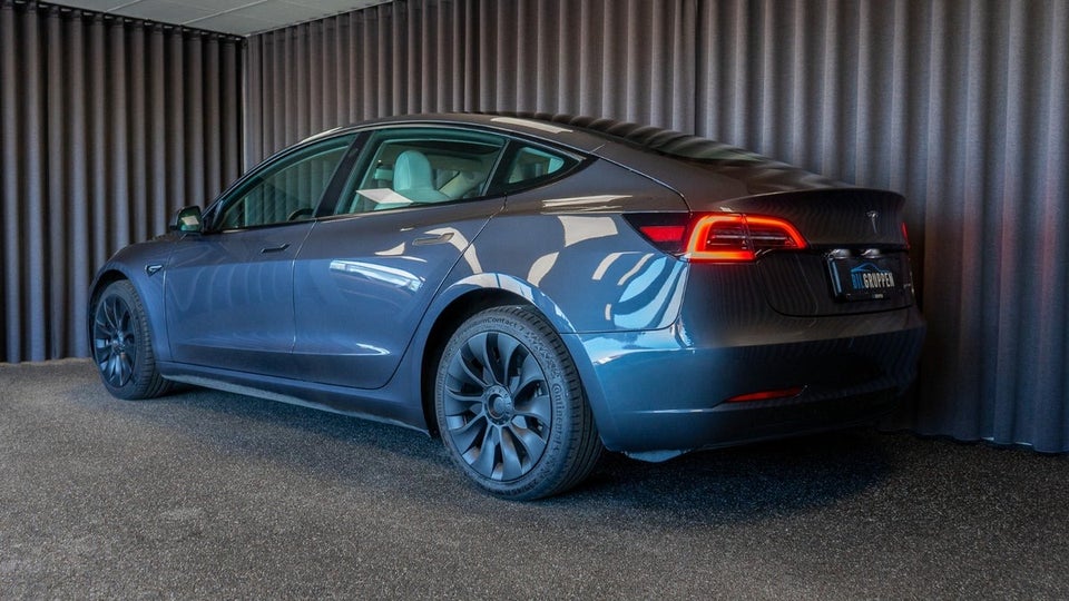 Tesla Model 3 Standard Range+ RWD 4d