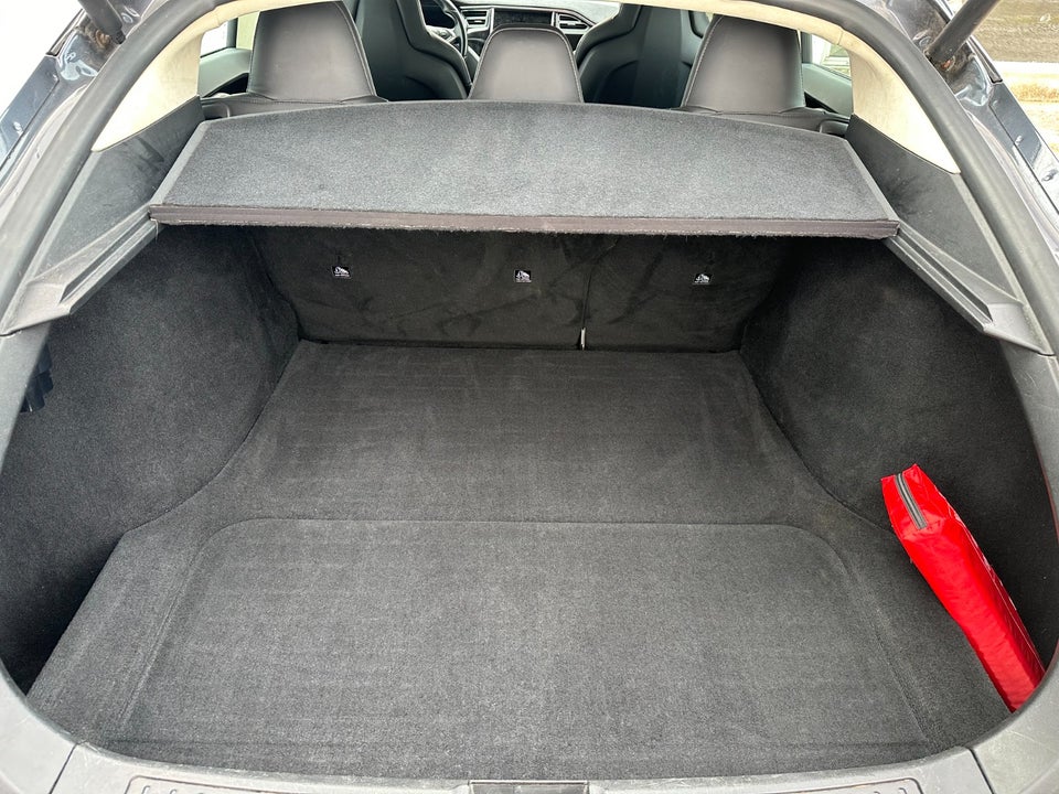 Tesla Model Y Long Range AWD 5d