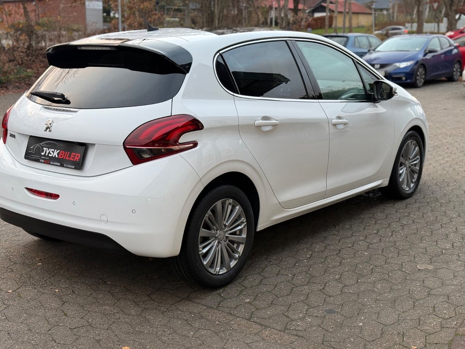 Peugeot 208 1,6 BlueHDi 100 Allure Sky 5d