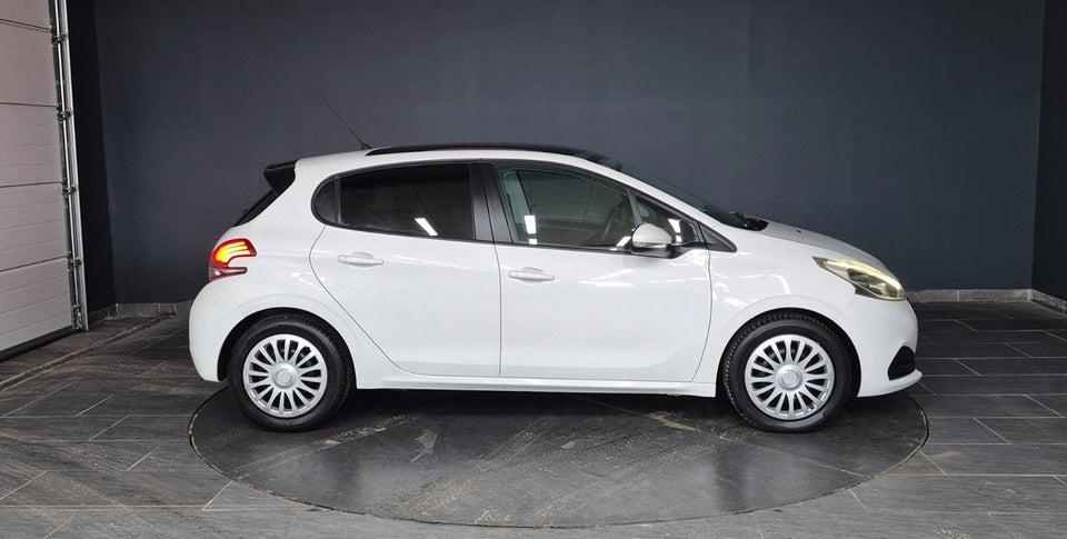 Peugeot 208 1,2 VTi 82 Allure Sky 5d