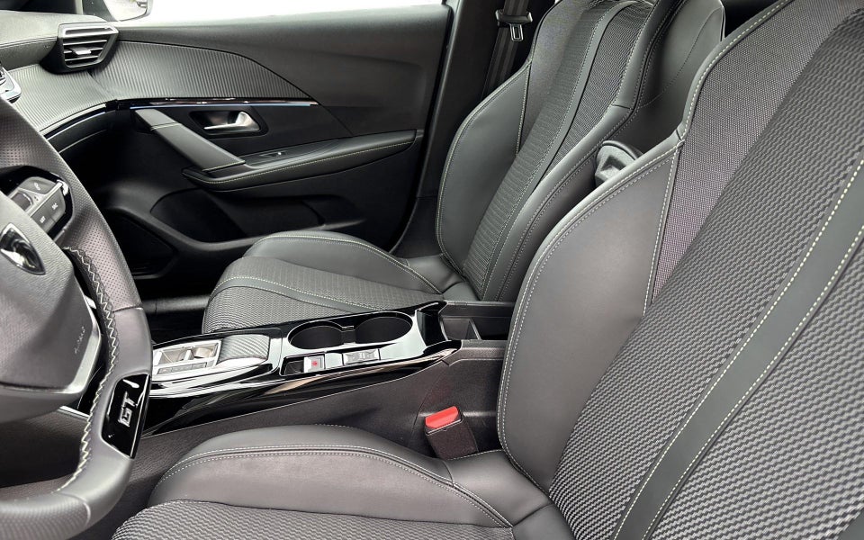 Peugeot e-208 50 GT 5d