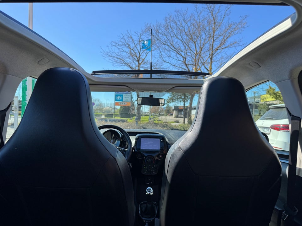 Toyota Aygo 1,0 VVT-i x-wave Sky 5d