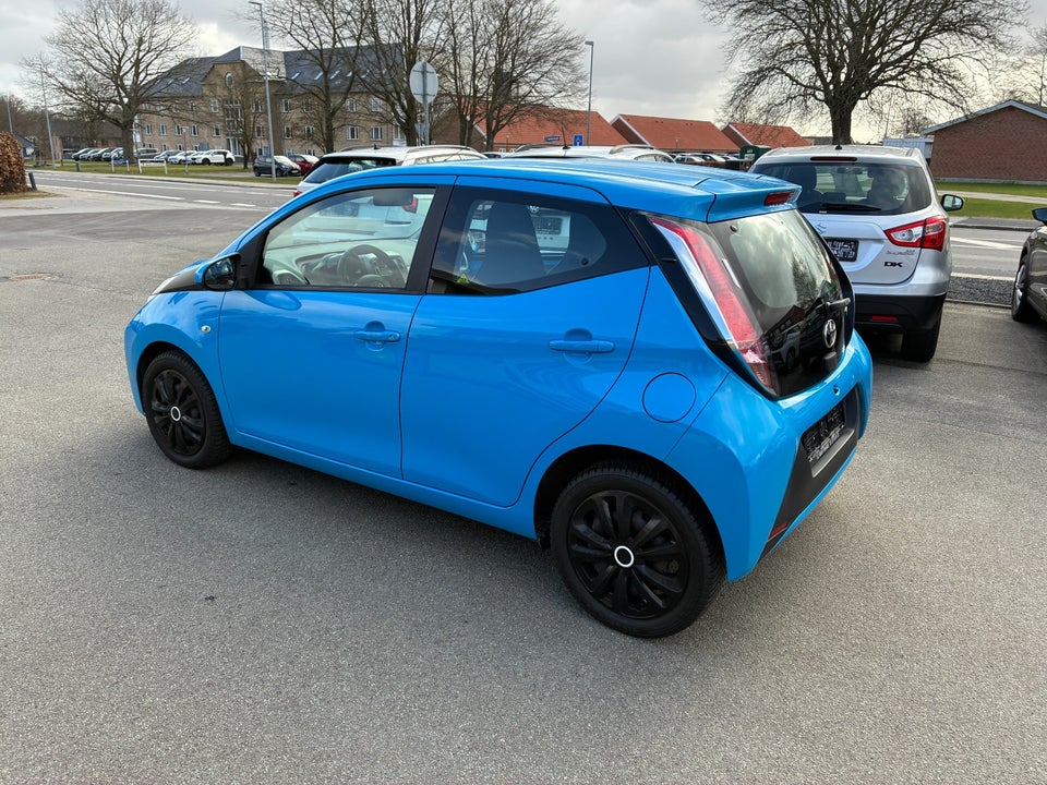 Toyota Aygo 1,0 VVT-i x-play 5d