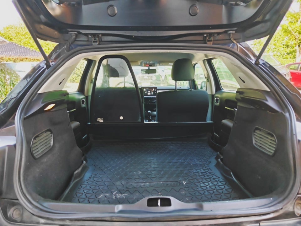 Citroën C4 Cactus 1,6 BlueHDi 100 Shine Van 5d