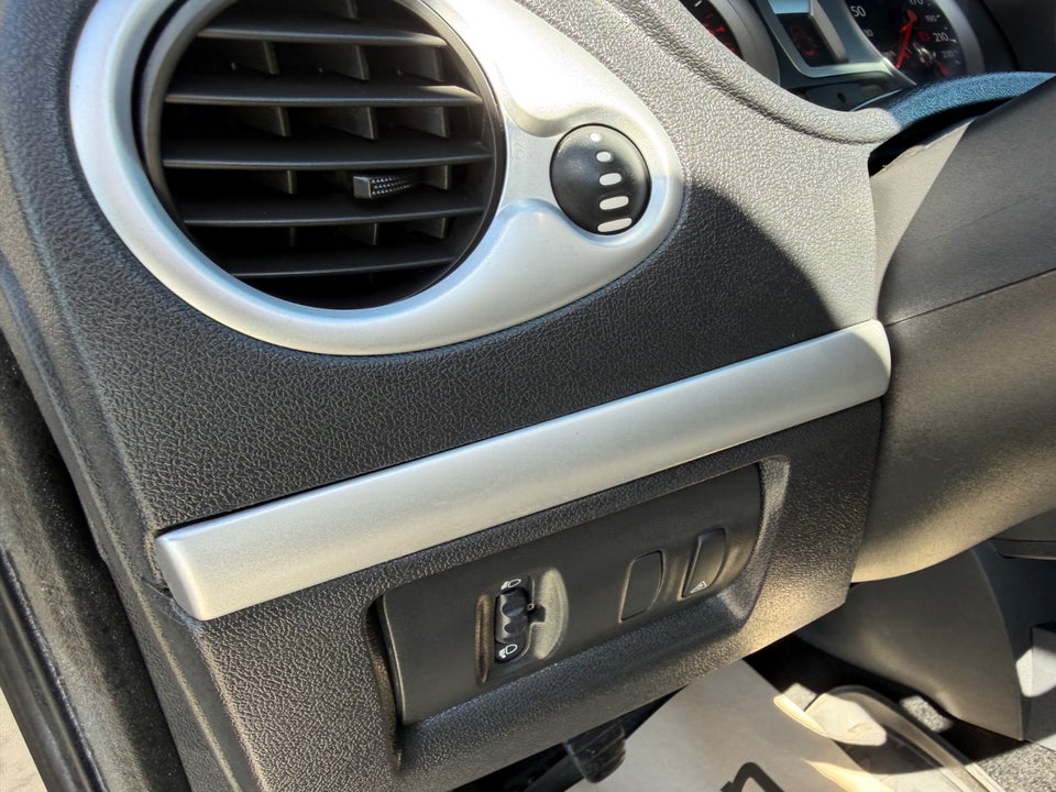 Renault Clio III 1,5 dCi 75 Avantage Sport Tourer 5d