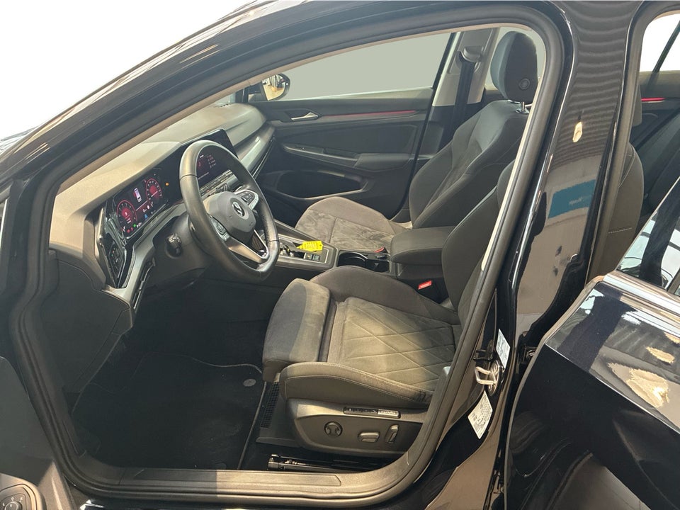 VW Golf VIII 1,5 eTSi 150 Style Variant DSG 5d