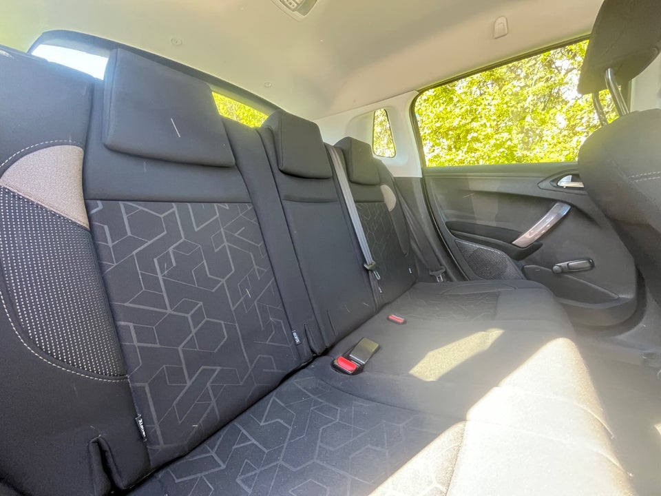 Peugeot 2008 1,2 VTi 82 Allure 5d