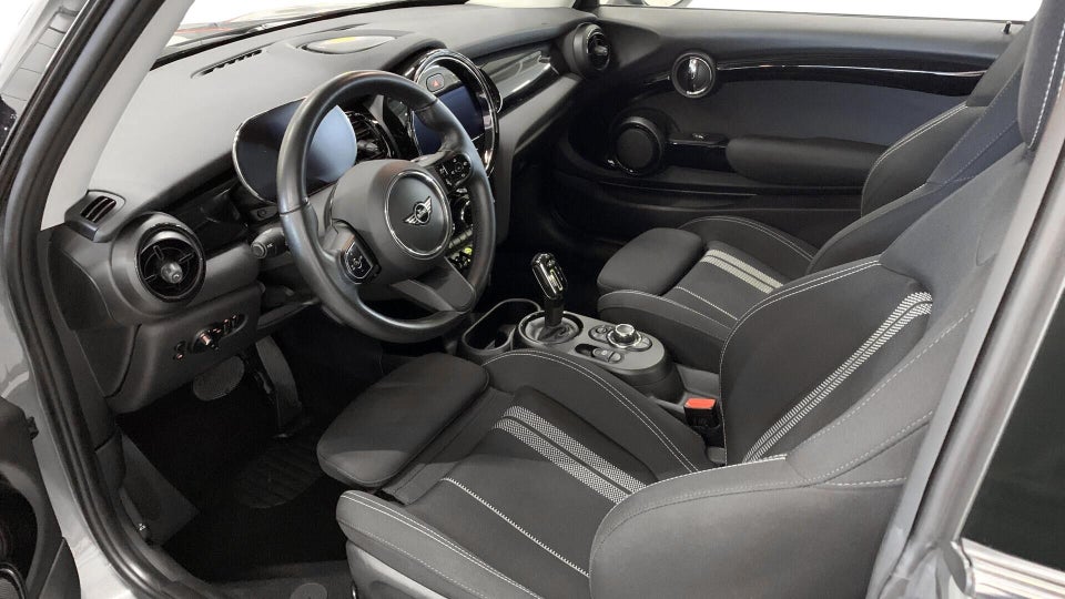 MINI Cooper SE Essential 3d