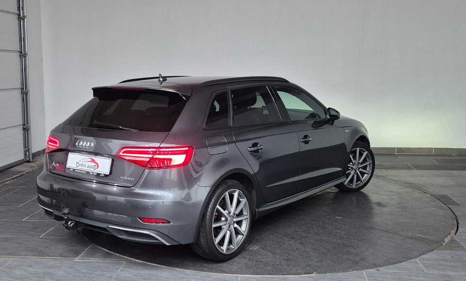 Audi A3 1,4 e-tron S-line Sportback S-tr. 5d