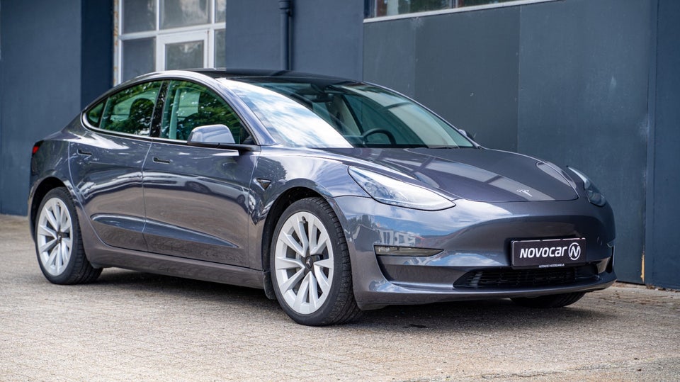 Tesla Model 3 Long Range AWD 4d