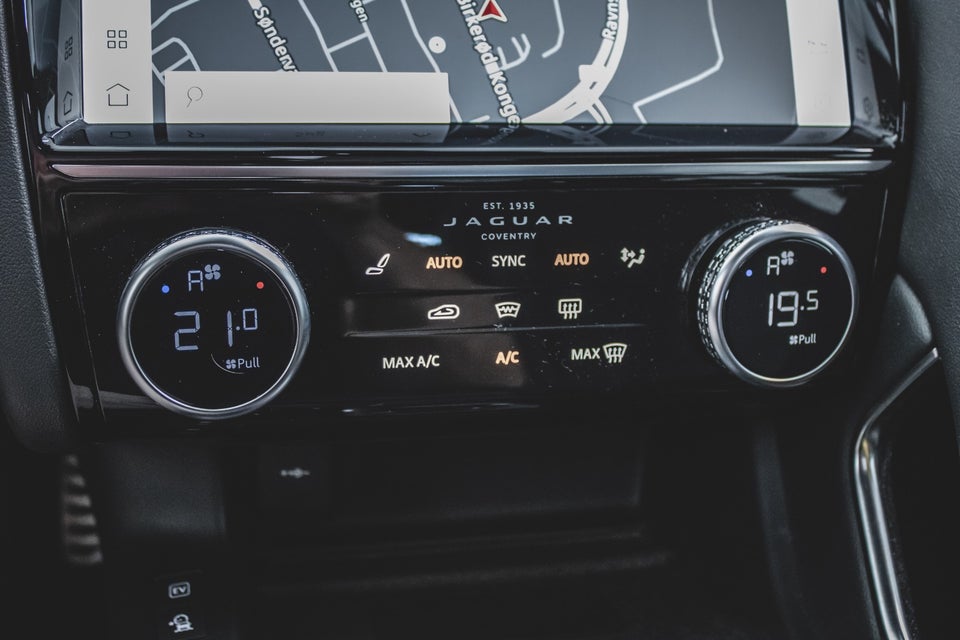 Jaguar E-Pace 1,5 P300e R-Dynamic SE aut. 5d