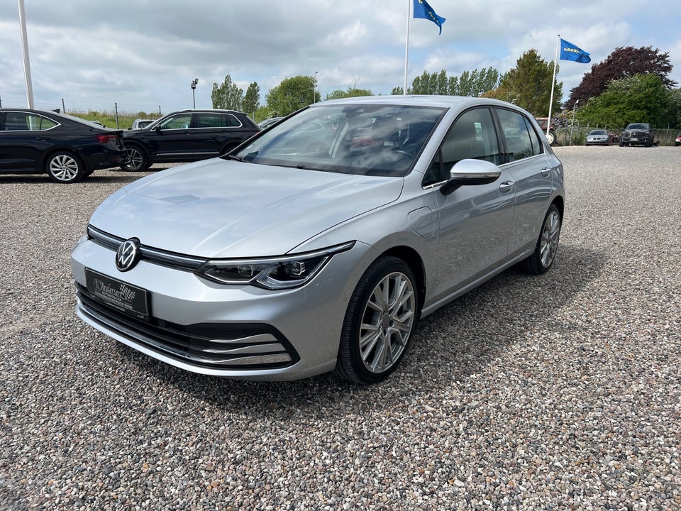 VW Golf VIII 1,4 eHybrid DSG 5d