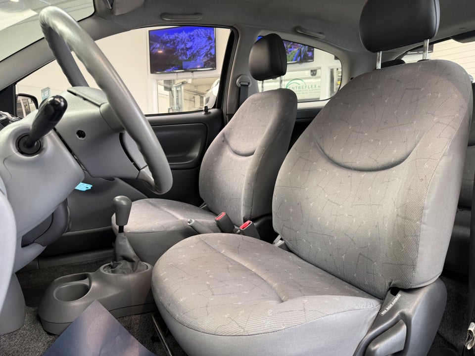 Toyota Yaris 1,0 Luna 3d