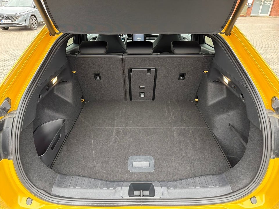 Ford Capri 77 Premium Extended Range 5d